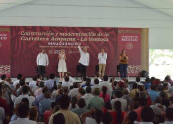 Cierran gira en Veracruz López Obrador y Sheinbaum con inauguración de carretera Acayucan-La Ventosa