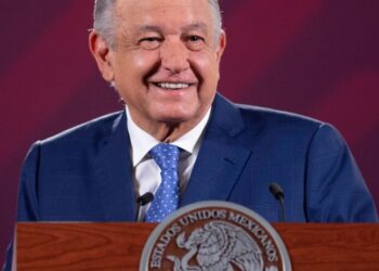 AMLO defiende el anonimato en redes sociales y se opone a regular la identificación de autores