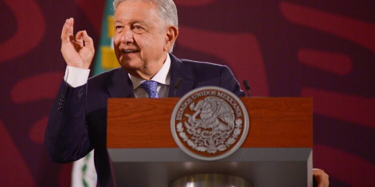 AMLO felicita a Marco Verde por su medalla de plata en París 2024