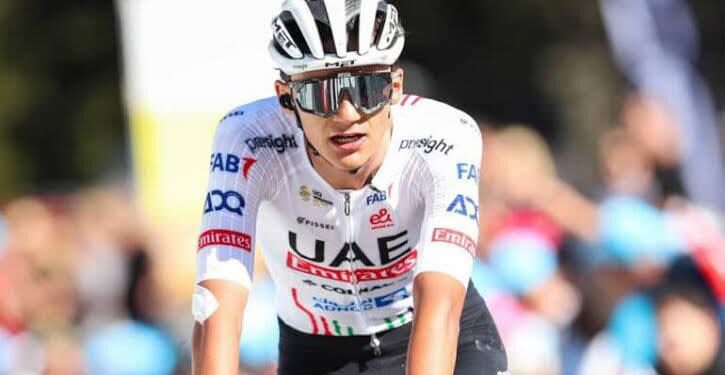 El ciclista mexicano Isaac del Toro se ubica en el top 20 de la Vuelta a España