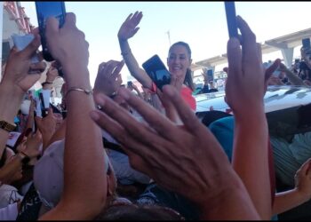 Visitan López Obrador y Sheinbaum hospital de Ciudad Juárez para supervisar rehabilitación