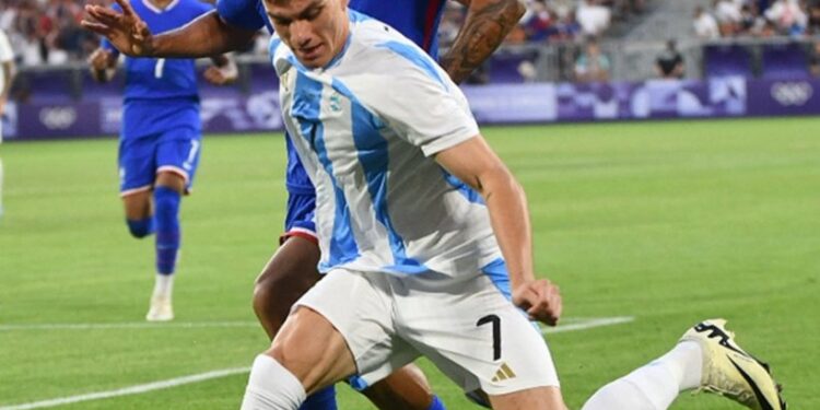 Argentina cae ante Francia en futbol varonil de París 2024 y es eliminada