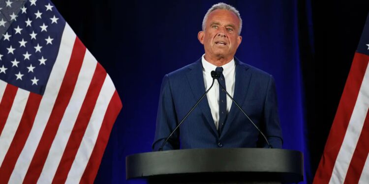 Robert F. Kennedy Jr renuncia a carrera presidencial para apoyar a Trump
