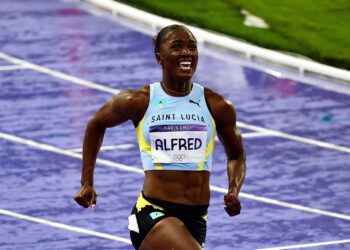 Julien Alfred deffora a la favorita estadounidense y gana oro en 100 metros planos de París 2024