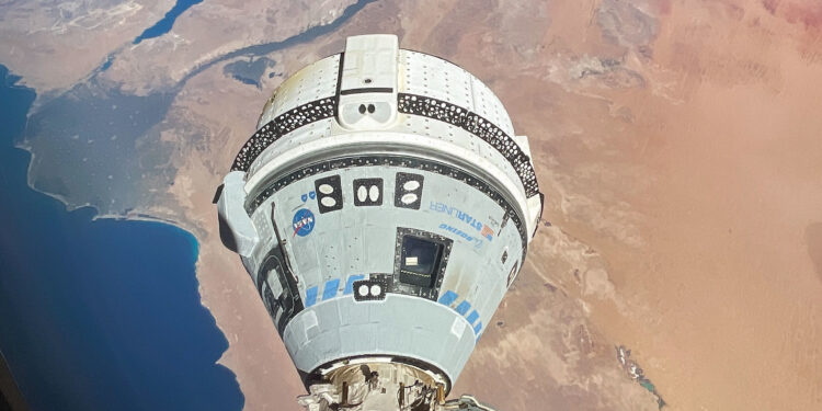 NASA considera usar cápsula de SpaceX para traer astronautas de la EEI