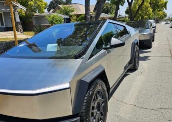 Tesla deja de vender versión económica de Cybertruck