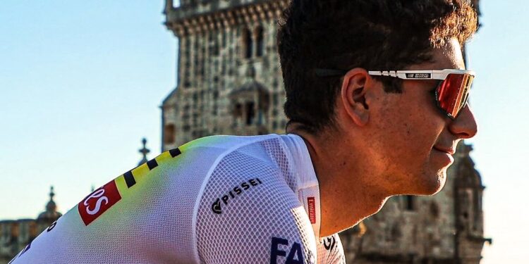 Isaac del Toro debuta en la Vuelta a España, siguiendo los pasos de Pogacar