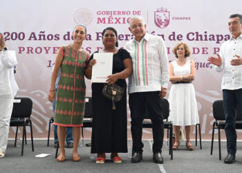 Presidente y presidenta electaconstatan consolidación de proyectos de salud, educación, cultura y vivienda en Palenque, Chiapas