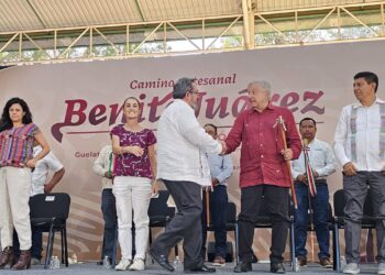 AMLO y Sheinbaum inauguran Camino Benito Juárez en Oaxaca
