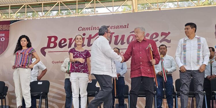 AMLO y Sheinbaum inauguran Camino Benito Juárez en Oaxaca