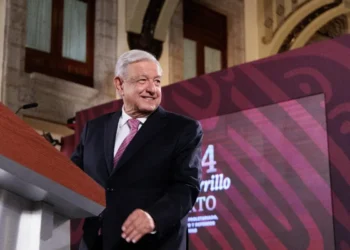Reconoce AMLO labor de legisladores tras aprobar Reforma Judicial