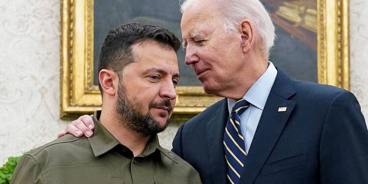 Rusia no ganará la guerra, asegura Biden a Zelensky