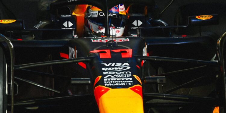 Checo Pérez queda fuera del GP de Azerbaiyán por choque con Sáinz