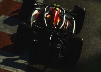 Larga Checo Pérez en cuarta posición en el Gran Premio de Azerbaiyán