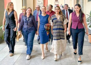 Corean a Claudia Sheinbaum en Informe del Presidente AMLO