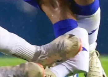 Suspenden tres meses a Luis Ruiz por lesionar al Hobbit Bermúdez