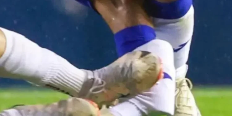 Suspenden tres meses a Luis Ruiz por lesionar al Hobbit Bermúdez