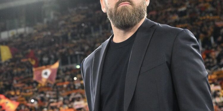 Cesa La Roma al DT Daniele de Rossi por malos resultados