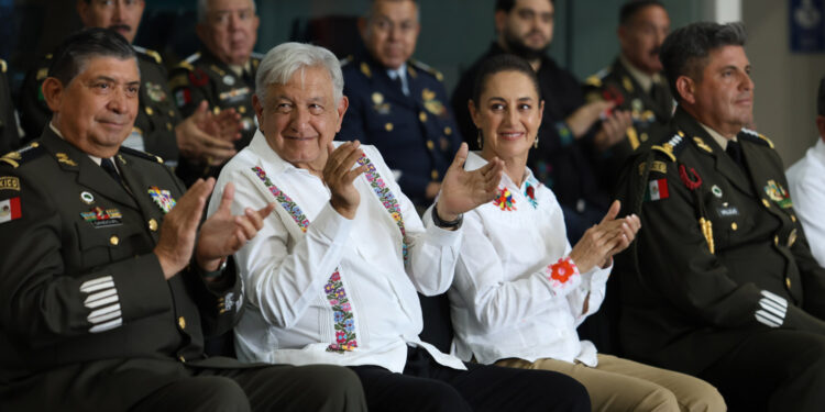 AMLO entrega en Chetumal obra completa del Tren Maya