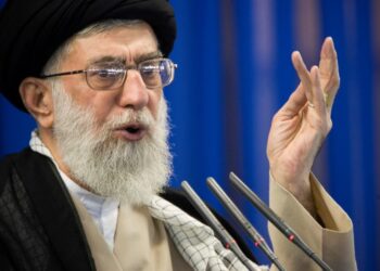 Ayatolá Jamenei defiende bombardeo iraní a Israel