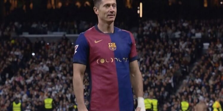 Barcelona golea 4-0 al Real Madrid en La Liga de España