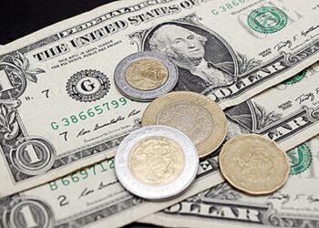 Peso le gana terrenos al dólar al finalizar la semana