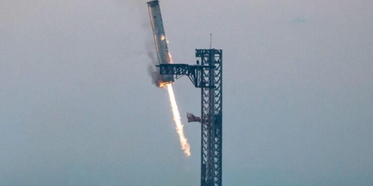 SpaceX lo logra de nuevo; aterriza verticalmente su propulsor Starship