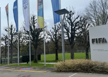 Futbolistas denuncian a la FIFA por abuso de poder