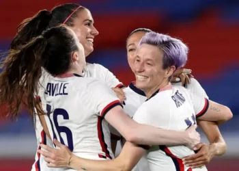 La UEFA invertirá mil millones de euros para desarrollar el futbol femenil