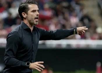 Chivas Rayadas anuncia la salida de su DT, Fernando Gago