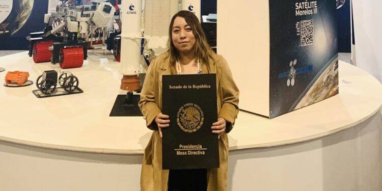 La mexicana Mónica Ortiz brilla en la NASA