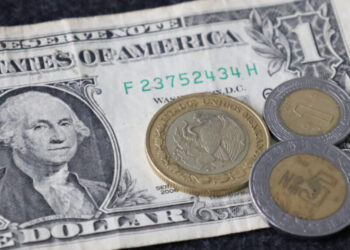 Sube el dólar en jornada difícil para divisas emergentes