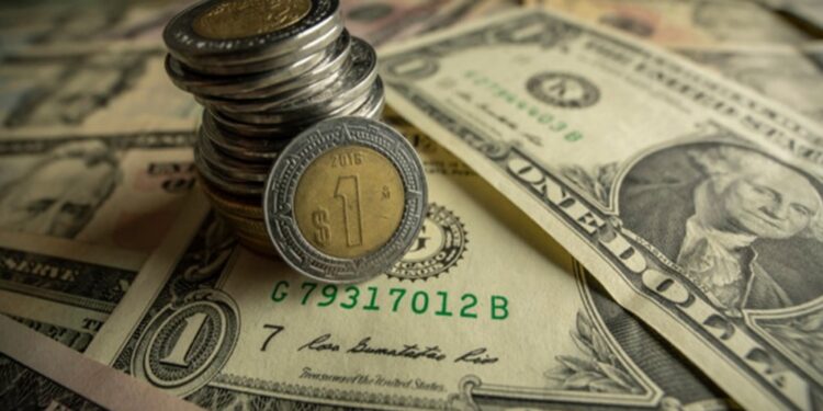 Peso se aprecia frente al dólar al final de la semana