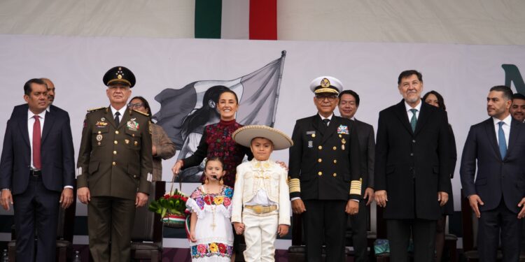 El mundo entero ve a México con admiración; las y los mexicanos en EUA son héroes de la patria: Sheinbaum