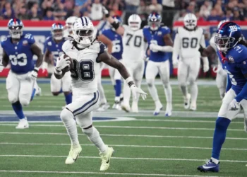 Vaqueros de Dallas derrotan a Gigantes de Nueva York en la NFL