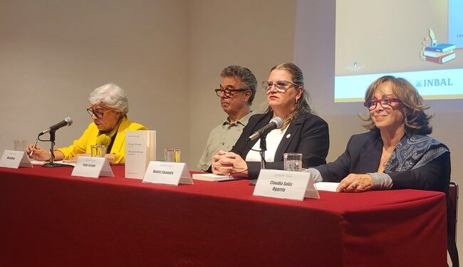 La poeta Beatriz Saavedra compartió con su público “Al espejo del tiempo” en la Sala Adamo Boari