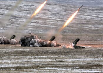 Ataque ruso en Sumy deja ocho muertos; EE. UU. autoriza misiles de largo alcance para Ucrania