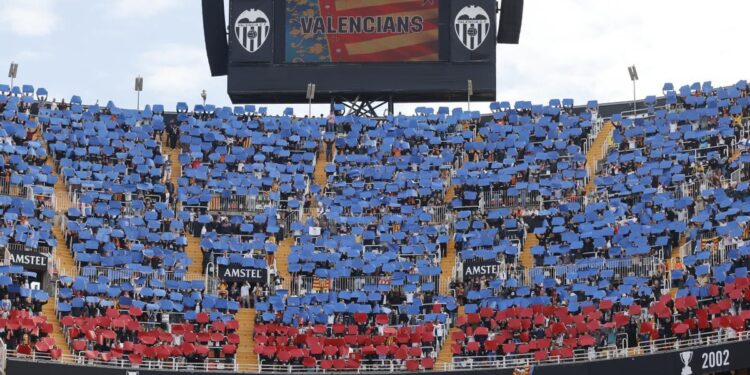 Valencia regresa a su estadio tras tragedia por DANA