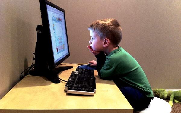 Avala Senado de la República dictamen de internet seguro para menores de edad