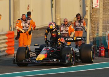Checo Pérez termina su peor temporada con Red Bull de la peor forma