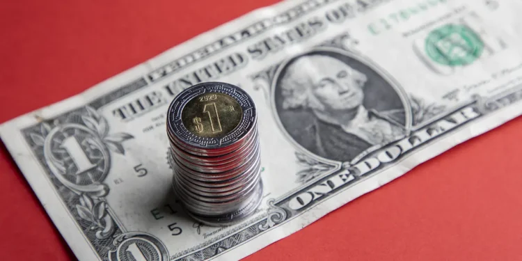 Avanzó el peso frente al dólar en la sesión del jueves