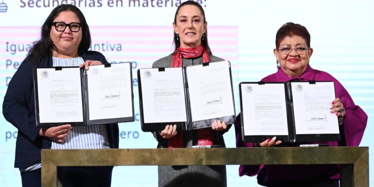 Sheinbaum firma decreto por el que se reforman leyes secundarias para proteger a las mujeres en México