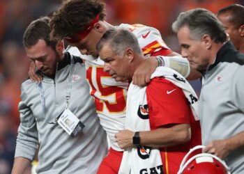 Lesión en el tobillo de Patrick Mahomes lo alejaría del juego contra Texans