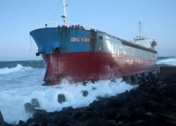 Petroleros rusos derraman combustible por tormenta extrema