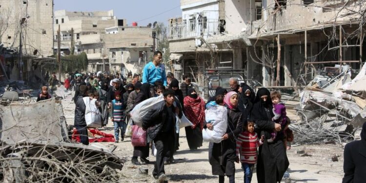 Casi 300 mil personas dejan sus hogares en Siria debido a la guerra