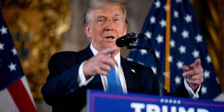 Trump y Biden envías mensajes de Navidad con mensajes opuestos