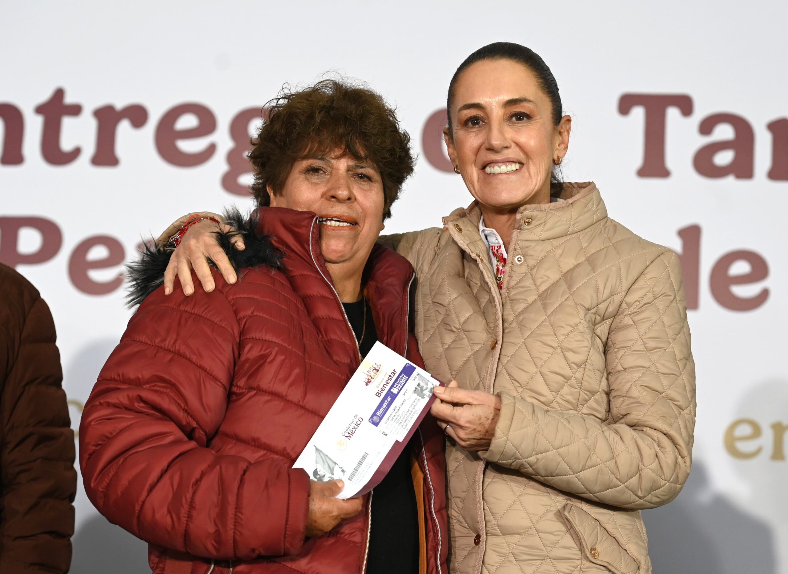 Sheinbaum anuncia conversión de termoeléctrica de Tula a gas natural y construcción de fábrica de pellets de carbón vegetal