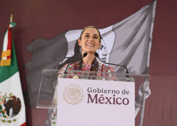 Sheinbaum entrega tarjetas de “Jóvenes Construyendo El Futuro” en Acapulco