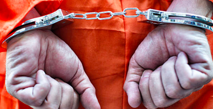 Demandan el indulto de un hombre recluido en Guantánamo durante 20 años sin haber sido acusado formalmente.