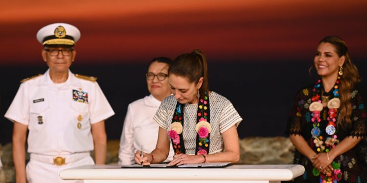 Sheinbaum firma decreto para la Creación del Centro Integral para el Programa «Acapulco se Transforma Contigo»